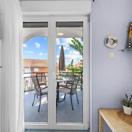 Apartment 1 Bedroom Awesome In *