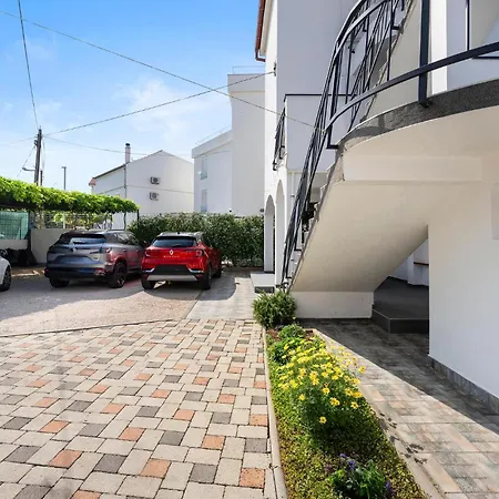 Apartament 1 Bedroom Awesome In Pirovac