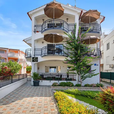 1 Bedroom Awesome In * Pirovac