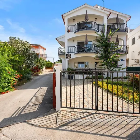 1 Bedroom Awesome In Pirovac