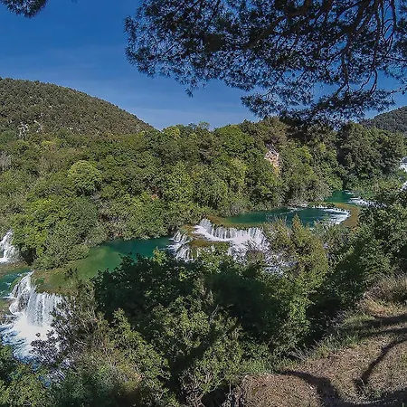 1 Bedroom Awesome In Pirovac