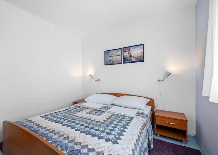 דירה 1 Bedroom Awesome In *