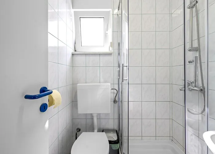 1 Bedroom Awesome In *