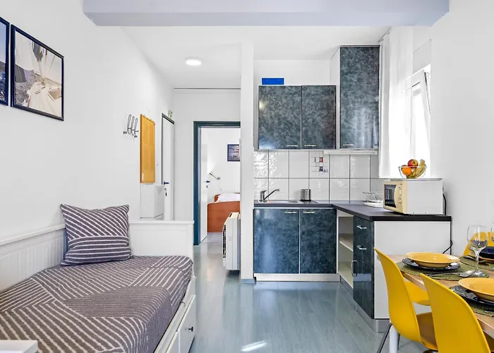 1 Bedroom Awesome In דירה *