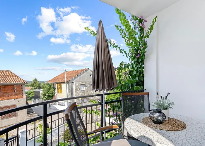 1 Bedroom Awesome In Pirovac