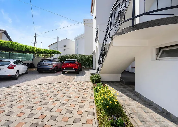 דירה 1 Bedroom Awesome In פירובאץ