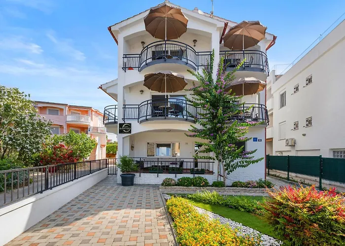 1 Bedroom Awesome In * Pirovac