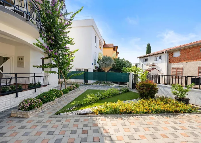 1 Bedroom Awesome In Apartamento *