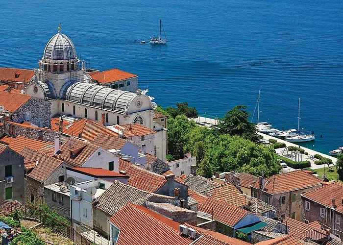 1 Bedroom Awesome In דירה *